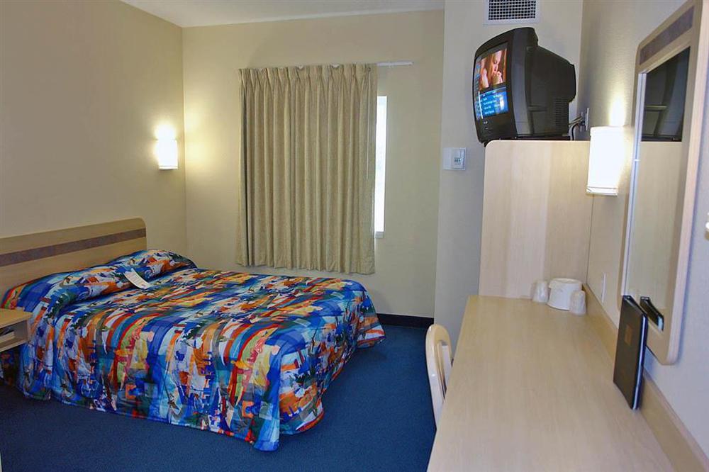 Motel 6-Peterborough, On Room photo